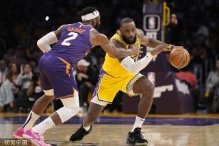 且他在更衣 且他在更衣