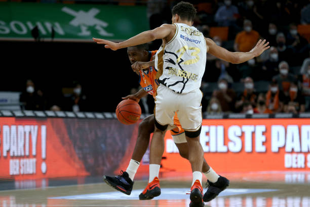 他在报道中 他在报道中